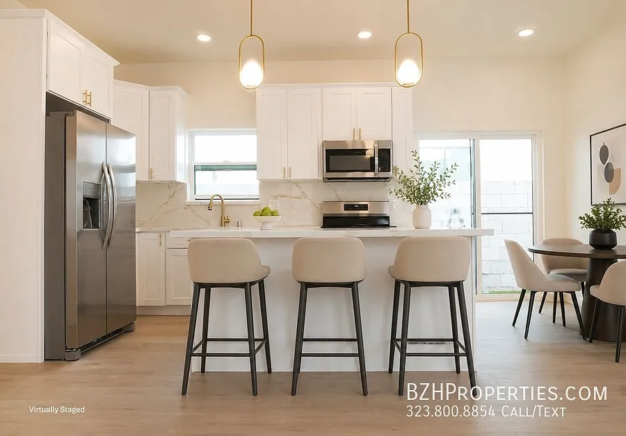 Bright 2 Bed + 2 Bath with In-Unit Laundry and Central AC — Photo 2