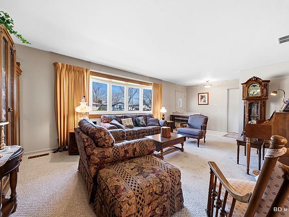 4th image of 324 N Orchard Dr