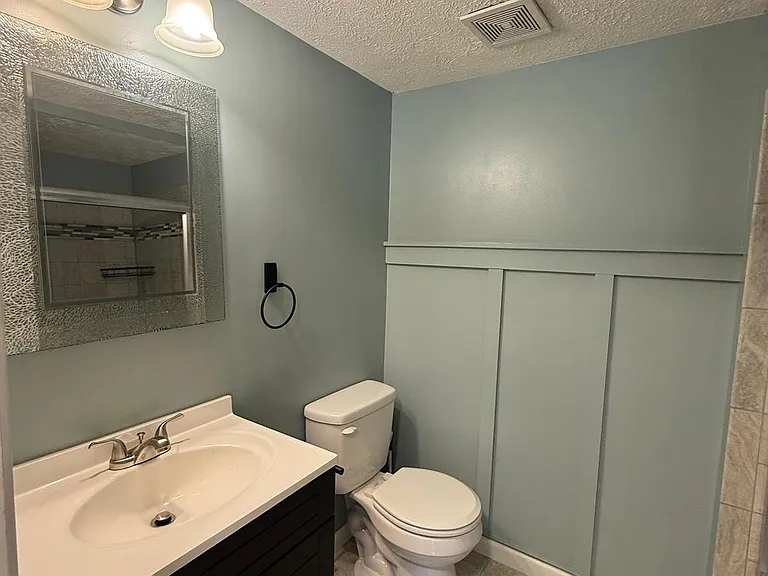 805 London Ct — Photo 16