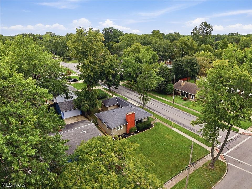 28th image of 320 West St