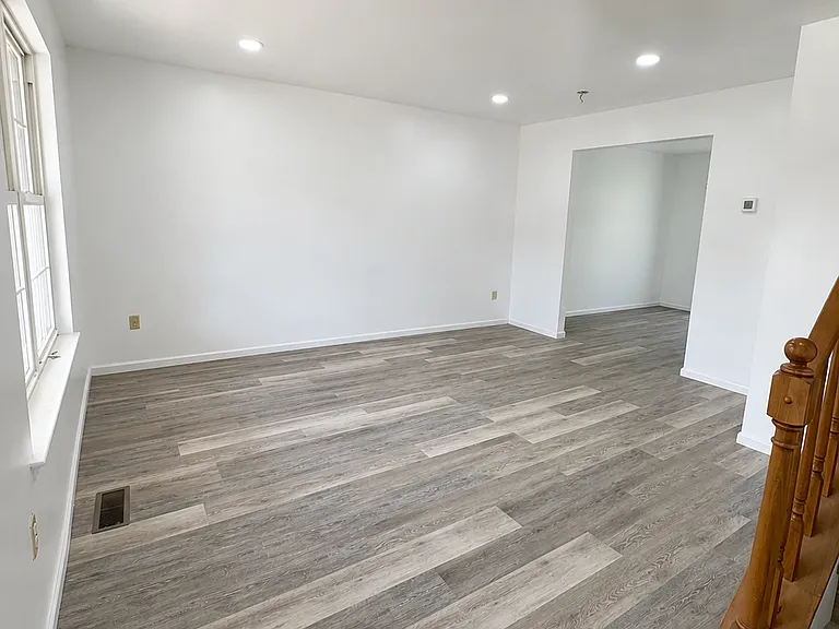 126 Bainbridge Cir — Photo 2