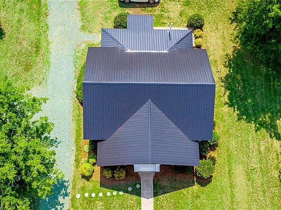4th image of 2722 Darrow Rd