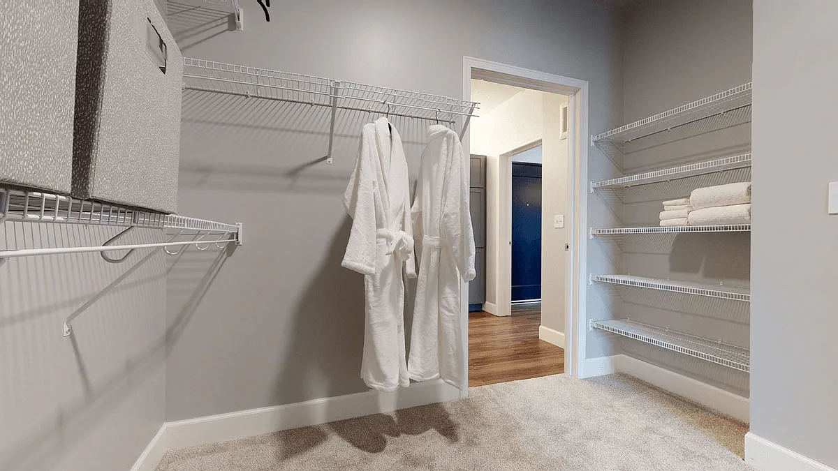 World Class Luxury, Designer Touches, Extraordinary Amenities! — Photo 4