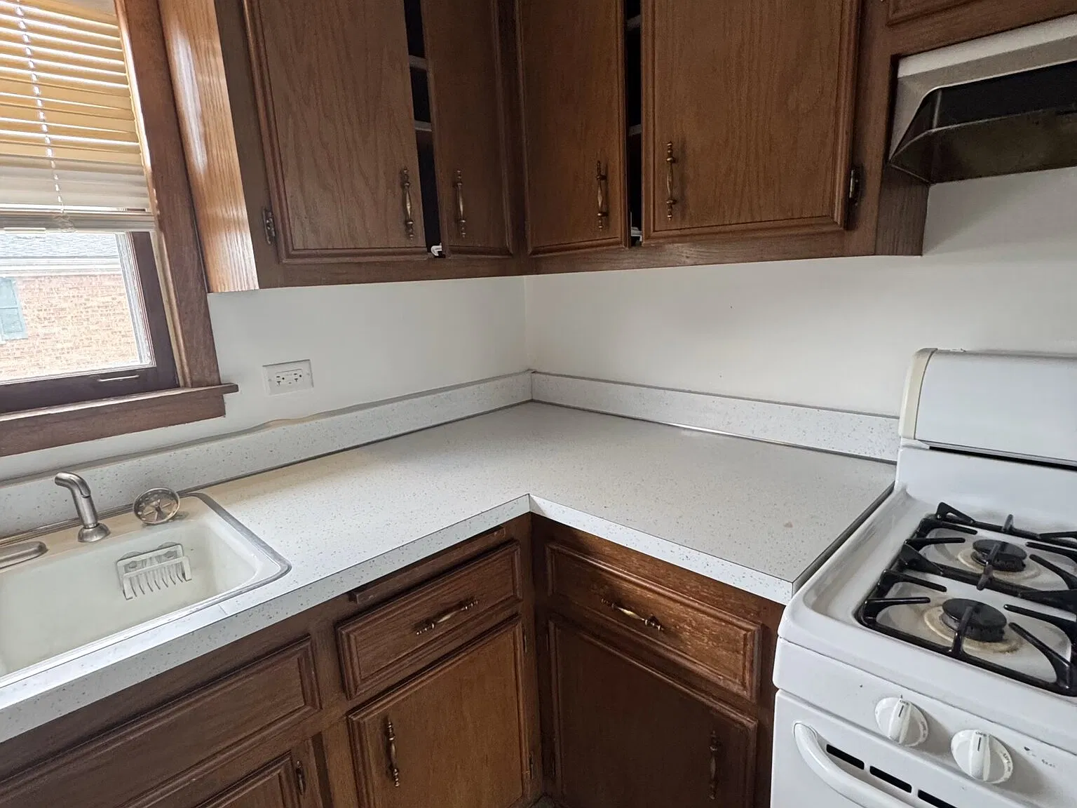 2 bed, 1.0 bath, 900 sqft, $1,375 — Photo 2