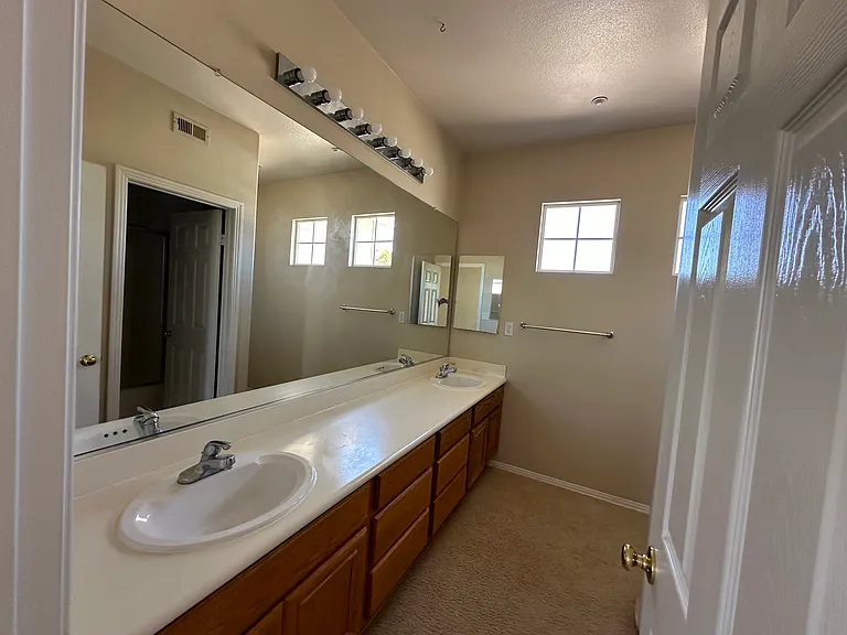 932 Torrey Pines Pl — Photo 4