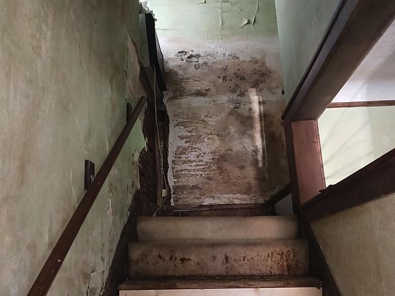 3rd image of 2701 W Philadelphia St