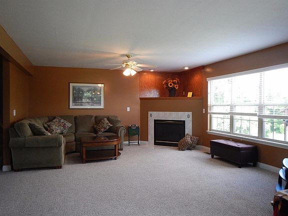 4th image of 1296 Fairway Dr