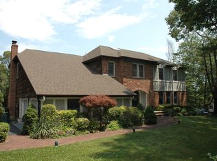 23 Wandering Way, Smithtown, NY 11787