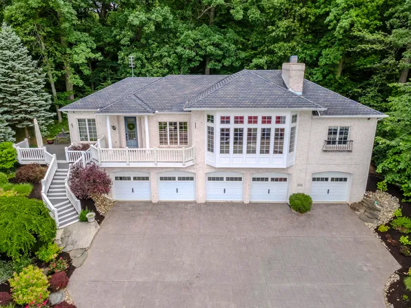 105 615th Ln, Angola, IN 46703