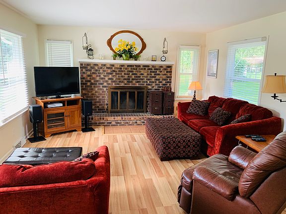 2nd image of 1121 Monticello Dr
