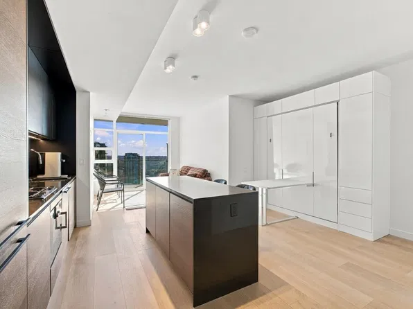 1289 Hornby St, Vancouver, BC