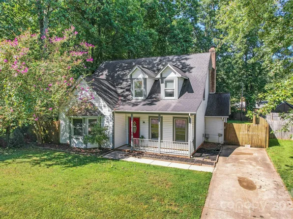 5925 Loch Arbor Ln, Charlotte, NC 28227