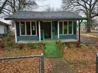 318 Vine St, Newport, AR 72112