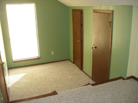 5th image of 2305 N Lincoln Ave