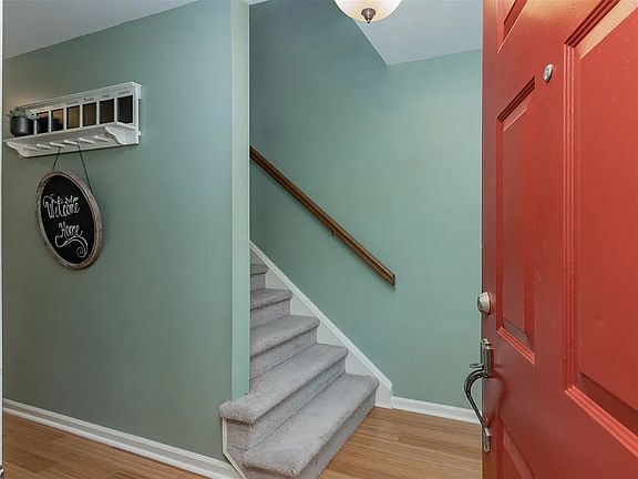 3rd image of 118 Weathersfield Dr
