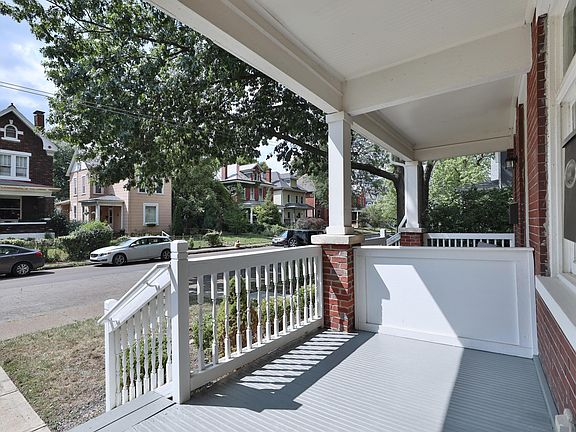 4th image of 742 Oakwood Ave