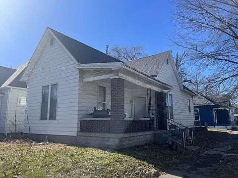 1st image of 301 S 15th St