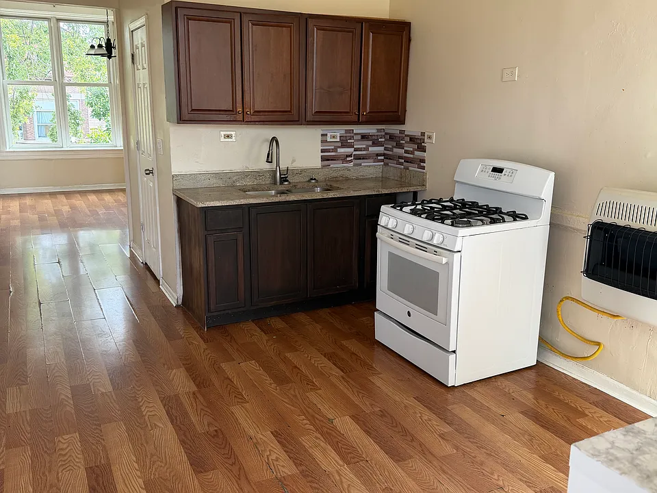 2328 S Sawyer Ave #3F