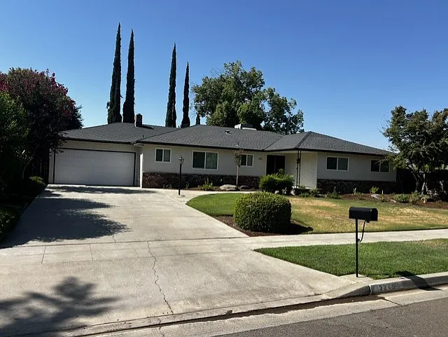 3245 W Dovewood Ln — Photo 1
