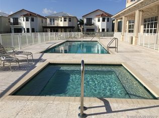 10200 NW 70th Ter, Doral, FL 33178