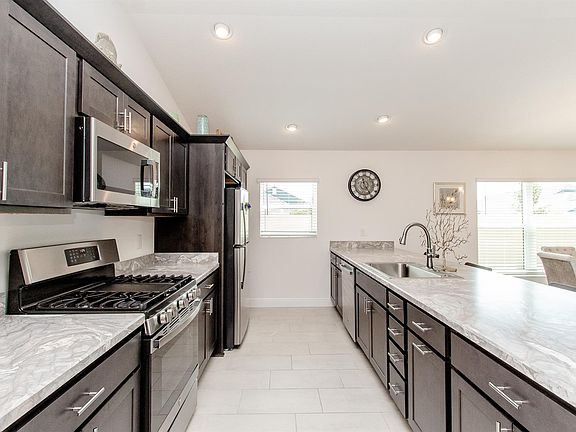 5th image of 876 Carmichael Ct