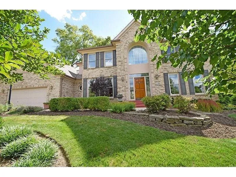 5052 Village Dr photo 1