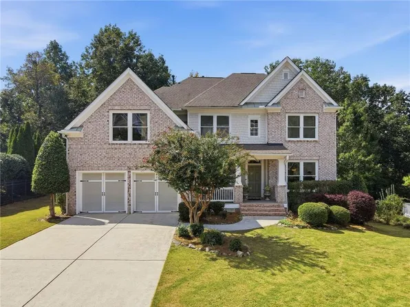 7451 Shady Glen Dr, Flowery Branch, GA 30542