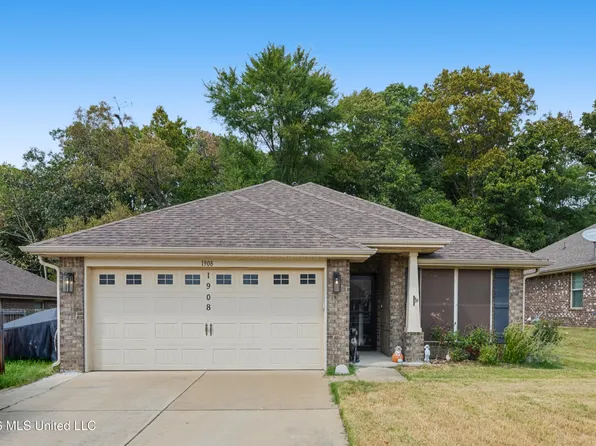 1908 Central Ridge Dr, Southaven, MS 38672