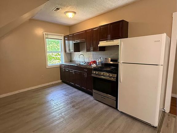 2nd image of 908 Winchester Ave #3
