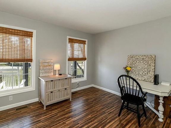 5th image of 176 Blue Spruce Ct