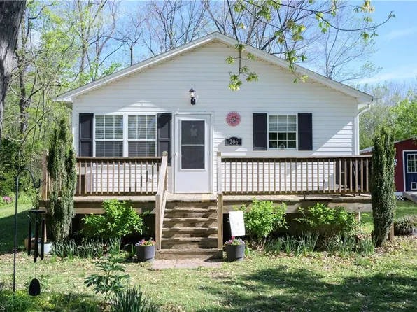 206 Koontz Ave, Thomasville, NC 27360
