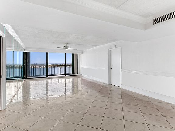 5th image of 130 Lakeshore Dr APT T22