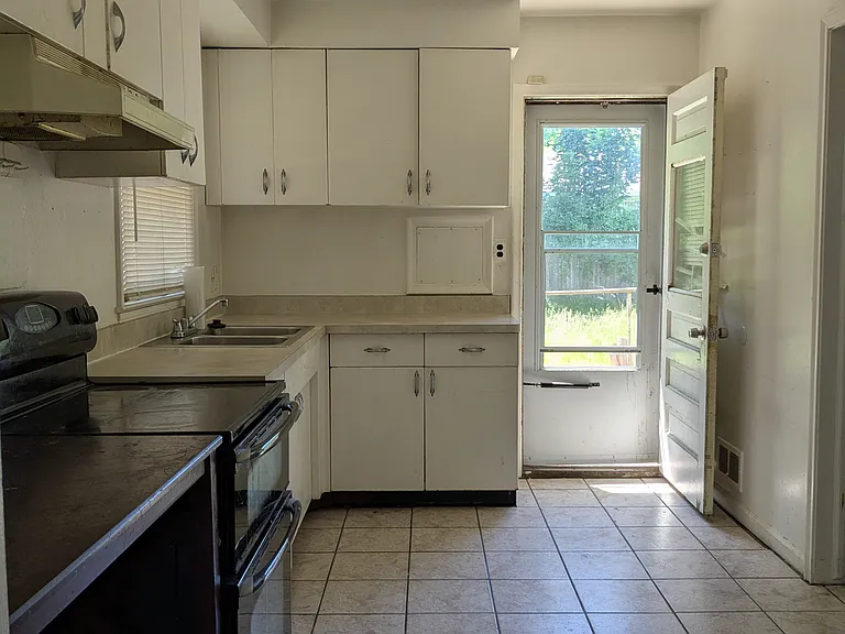 2914 Shawnee Ave — Photo 3