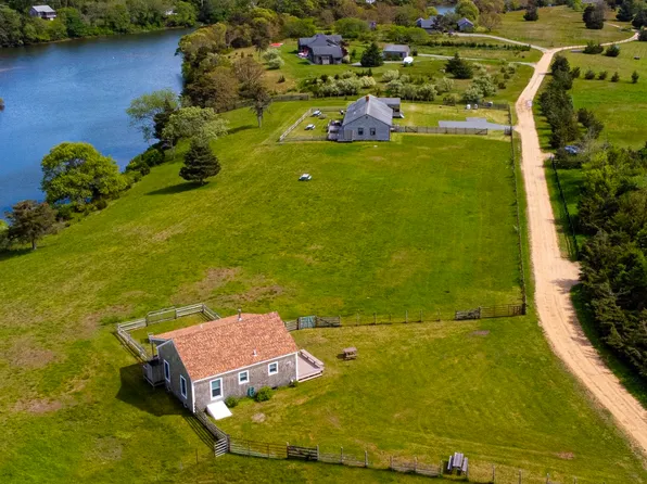 104 Pond View Farm Rd, West Tisbury, MA 02575