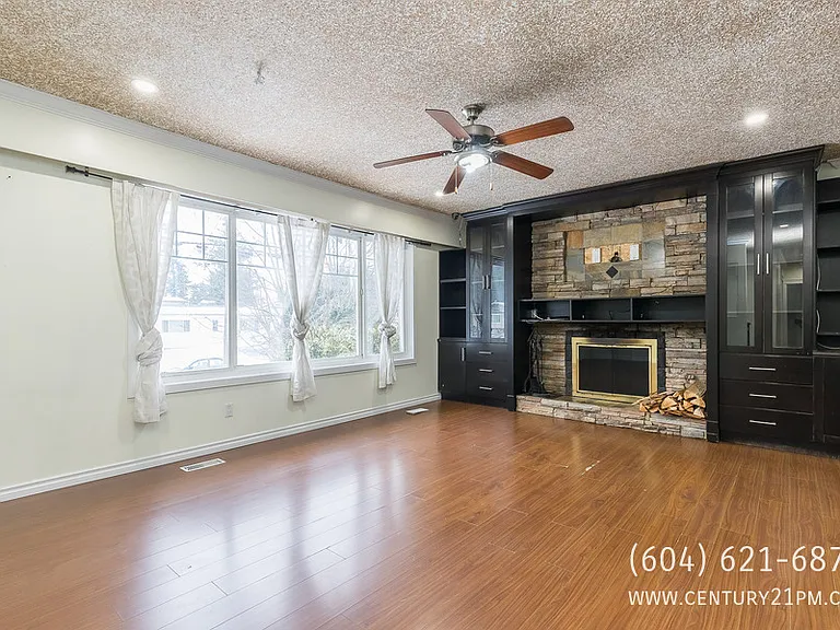 2088 Majestic Cres #UPPER — Photo 2