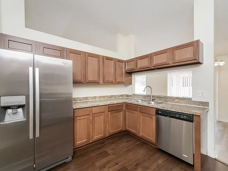 7172 Summit Dr — Photo 7