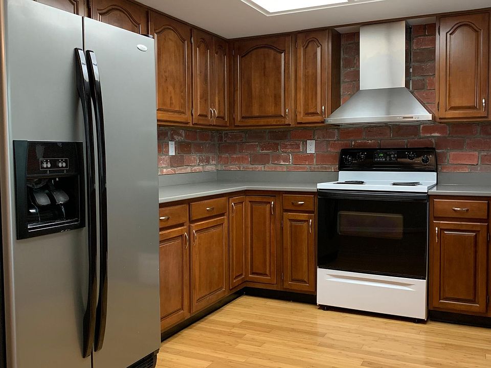 Kitchen with hood and loads of storage