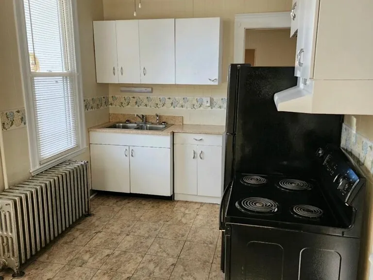 448 E Broad St #1 — Photo 8