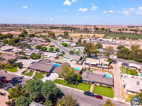 3rd image of 331 Terrace Cir