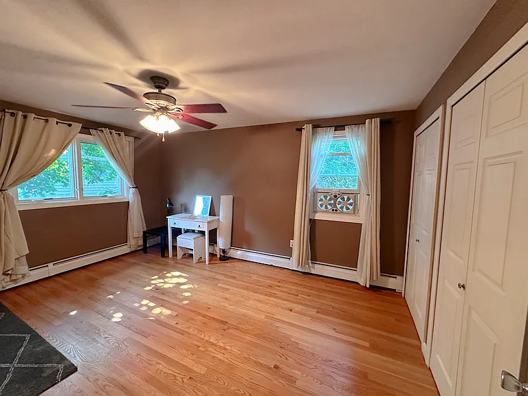 208 University Ave — Photo 11