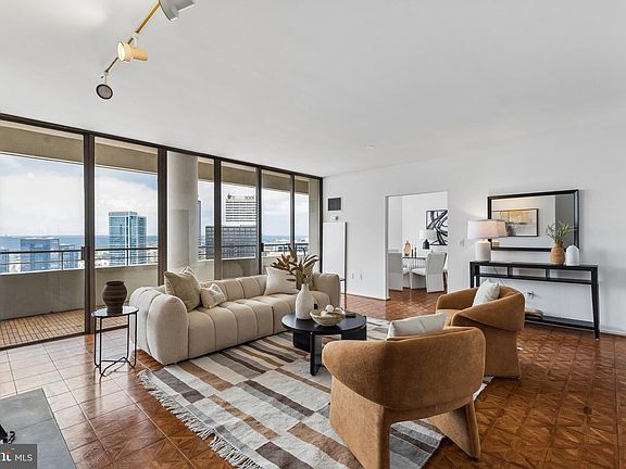 4th image of 202 W Rittenhouse Sq #10-3302