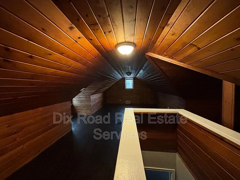 144 Niagara Ave — Photo 20