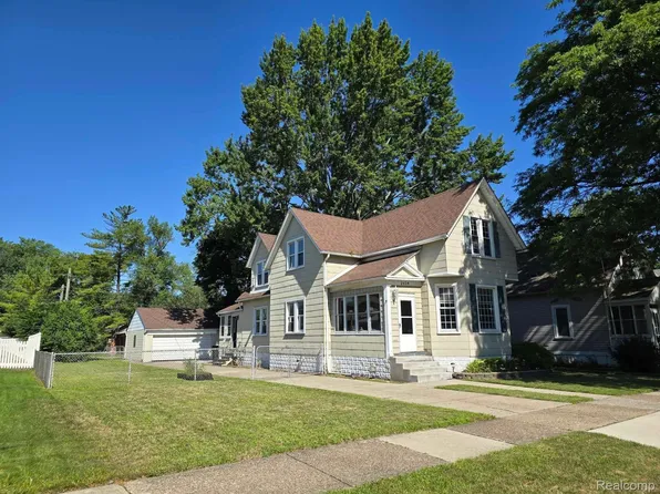 2628 4th St, Wyandotte, MI 48192