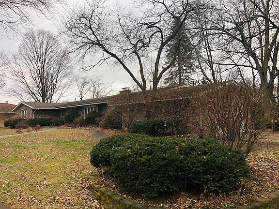 4th image of 921 Putnam Dr