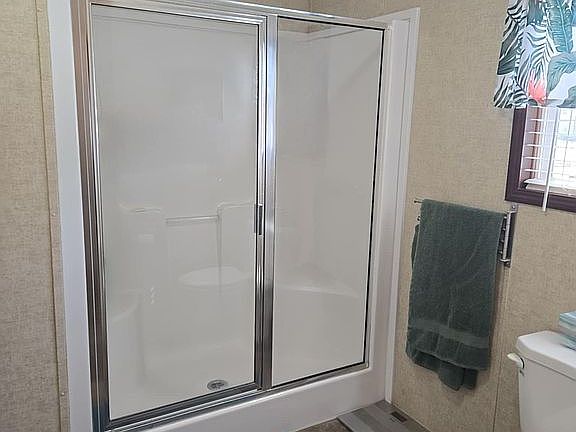Walk in shower with seats