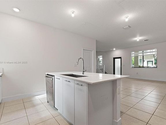 5th image of 4612 NW 83rd Pkwy #4612