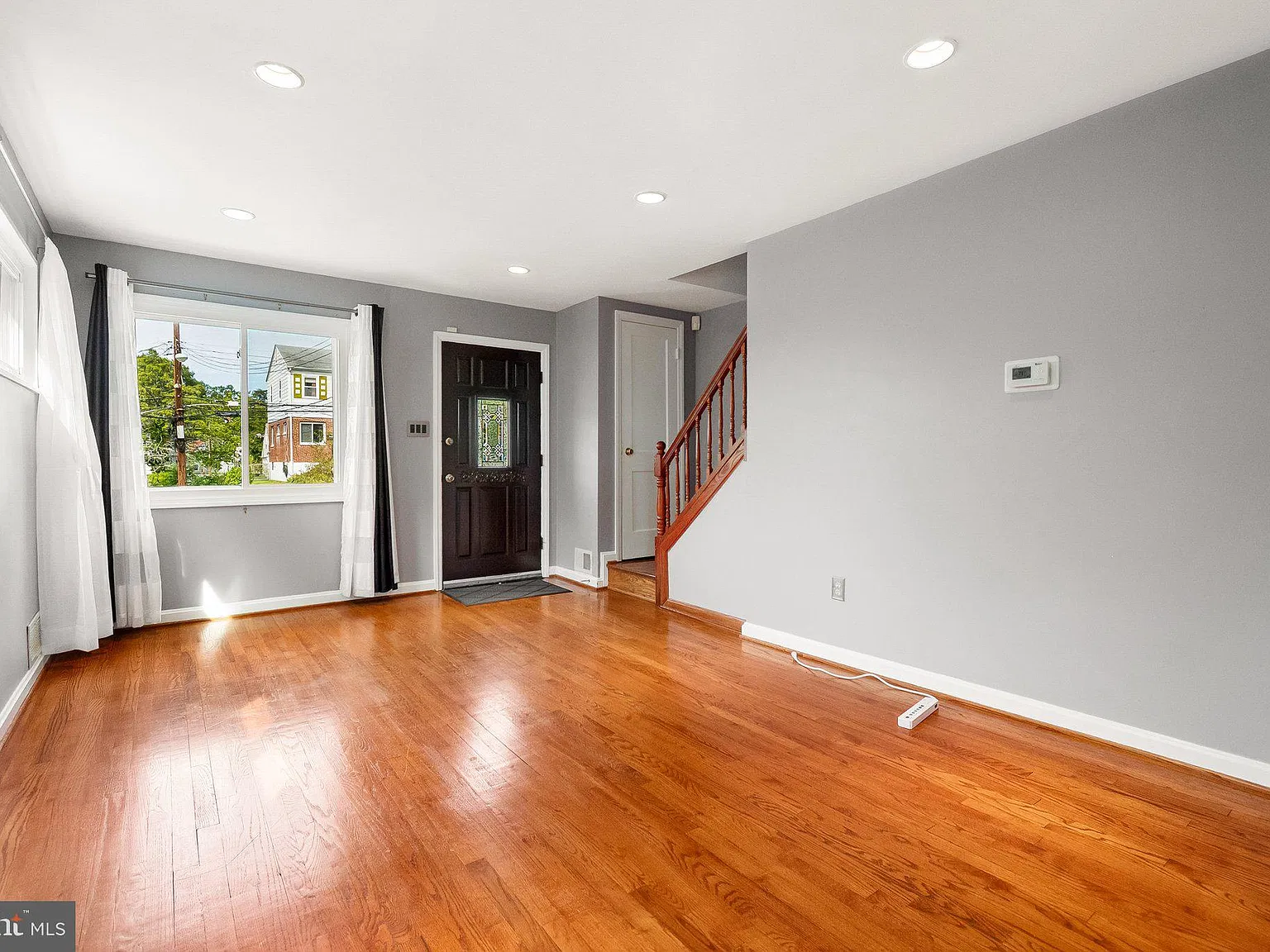 2 bed, 1.0 bath, 896 sqft, $1,800 — Photo 4