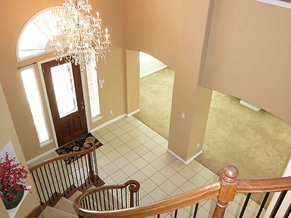 4th image of 420 E Sandra Ln