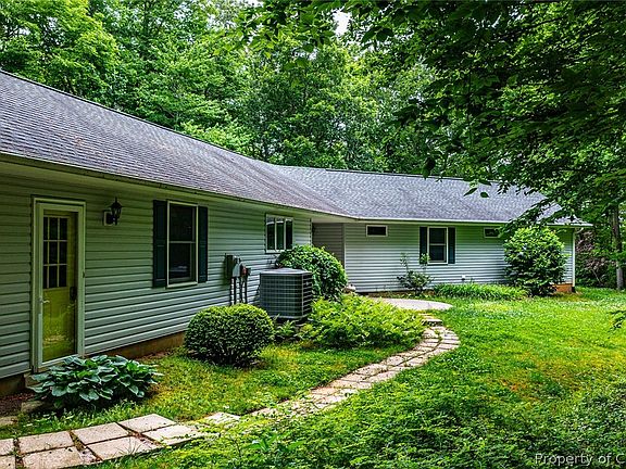 4th image of 558 Creek View Ln