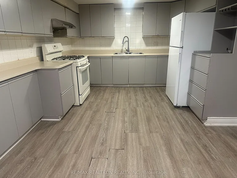 16 Montavista St #BASEMENT — Photo 3